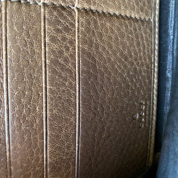 Authentic Gucci Wallet. Box, cards, tissue.  Gorgeous! - Picture 4 of 7